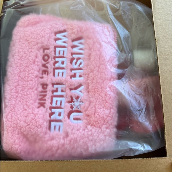 Pink by Victoria's Secret Warm & Cozy 4 piece Fleece Beauty Travel Bag 🆕 - Picture 8 of 8